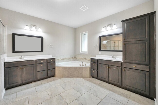Building Photo - 6723 Mossridge Dr