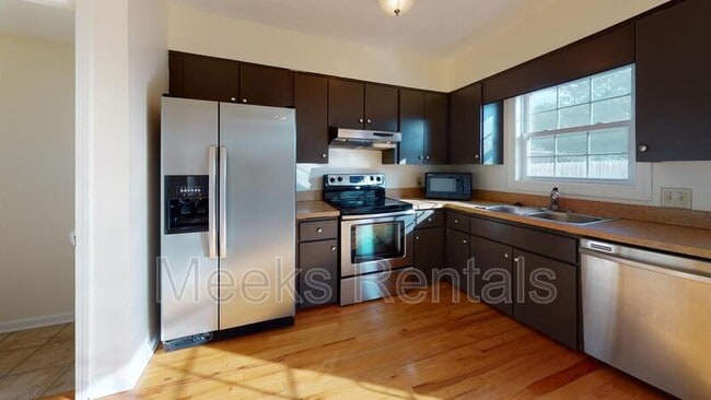 Building Photo - 1003 Fairway Gardens Dr