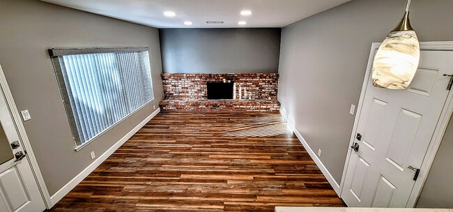 Building Photo - 40825 Robin St