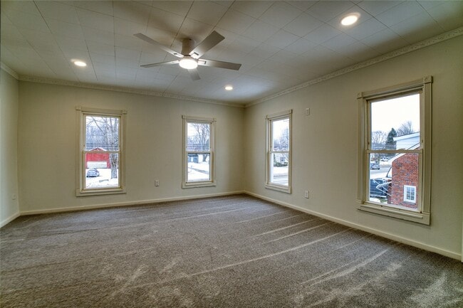 Building Photo - 1702 Lake St