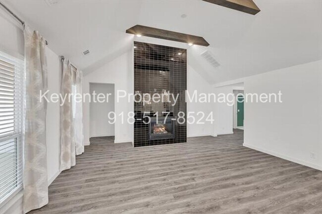 Building Photo - 7104 S Kalanchoe Ave