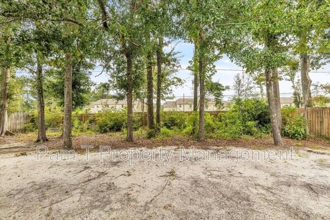 Building Photo - 215 Laurelwood Dr