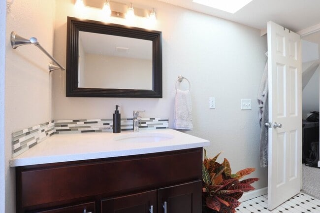 Building Photo - 2220 W 31st Ave