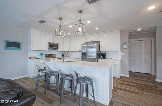 Building Photo - 6320 Beach Dr