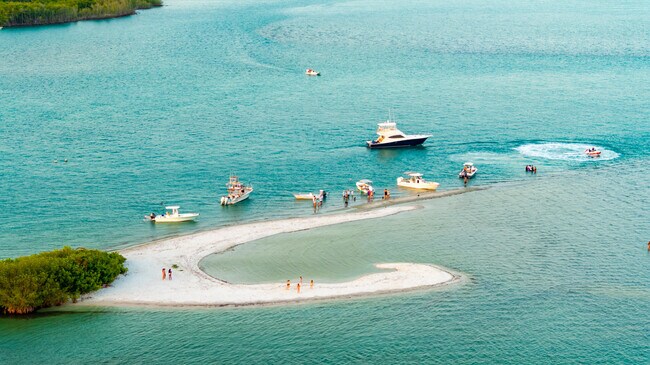 Building Photo - 3501 SE Kubin Ave