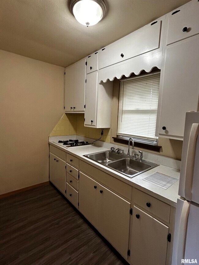 Building Photo - 1102 Oxford Ave