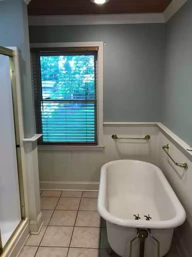 Building Photo - 418 Longest Rd