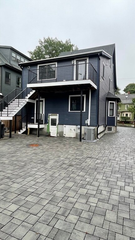 Building Photo - 16 Putnam St
