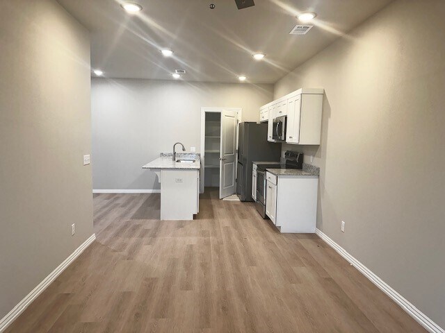 Building Photo - 1507 SW Casuarina Dr