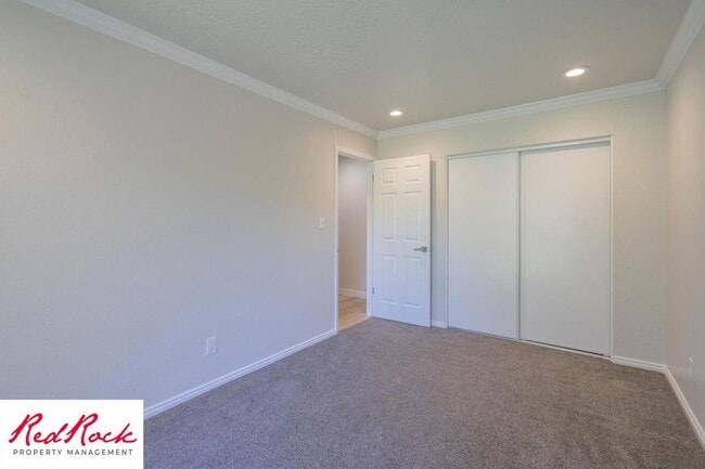Building Photo - Newly Remodeled 3 Bedroom Townhome. Small ...