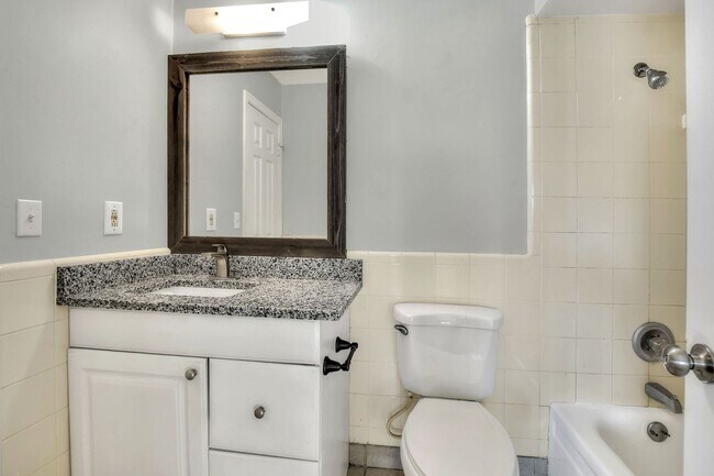 Building Photo - Two-Bedroom Townhouse near Park