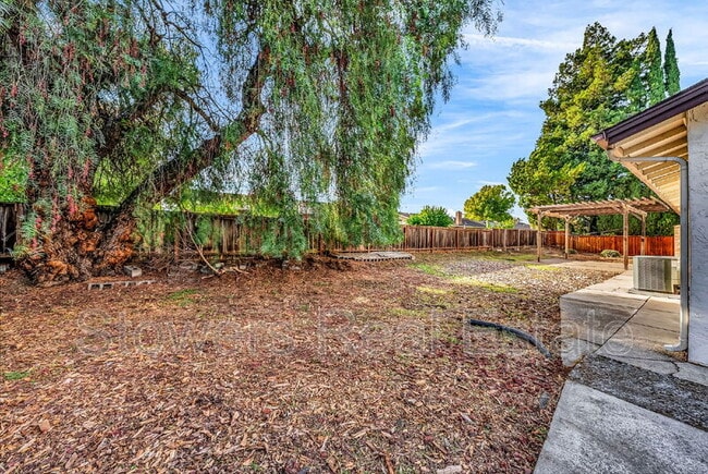 Building Photo - 925 St Louis Ct