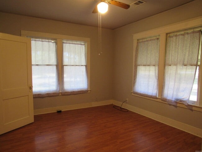 Building Photo - 405 E Main St