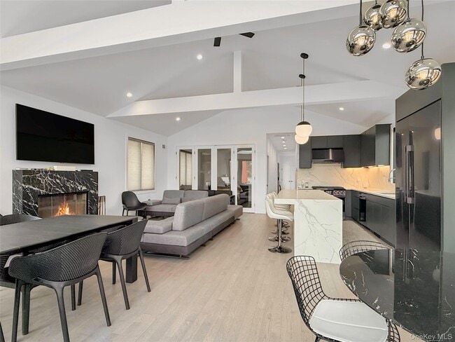 Building Photo - 12 Hudson River Ln