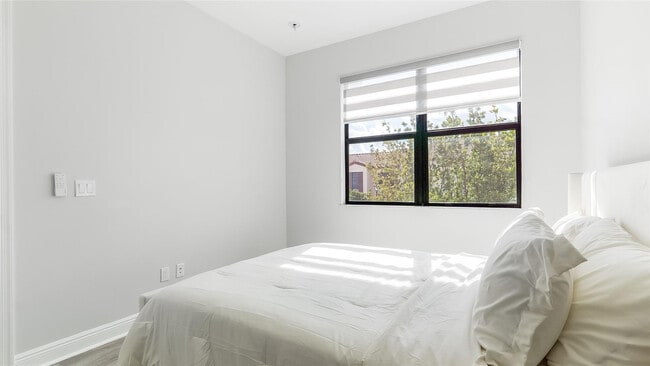 Building Photo - 20927 NW 1st Ct