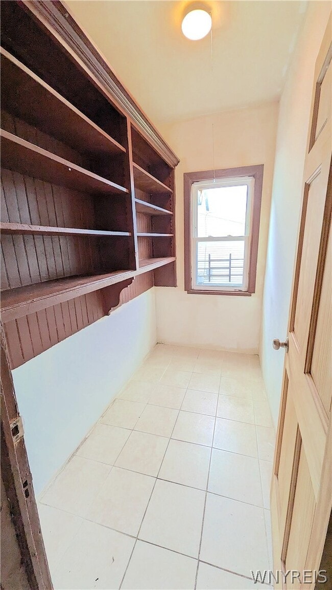 Building Photo - 26 Madison St