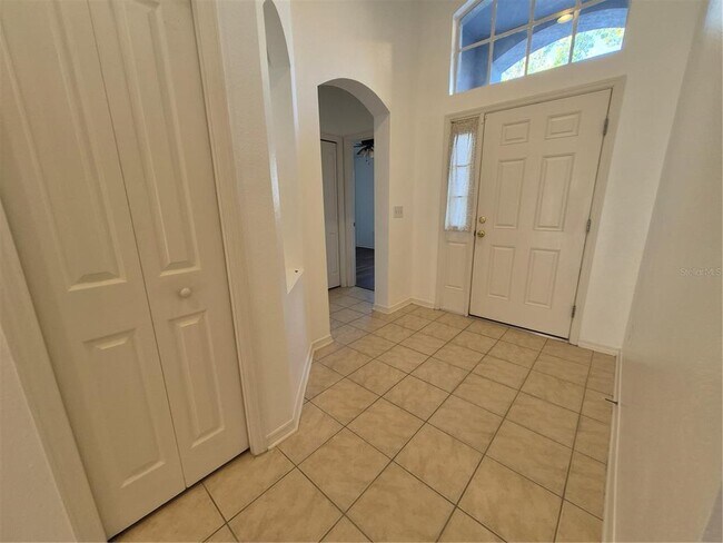Building Photo - 6833 Runner Oak Dr