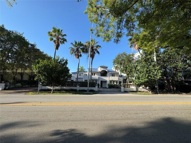 Building Photo - 2918 Bird Ave