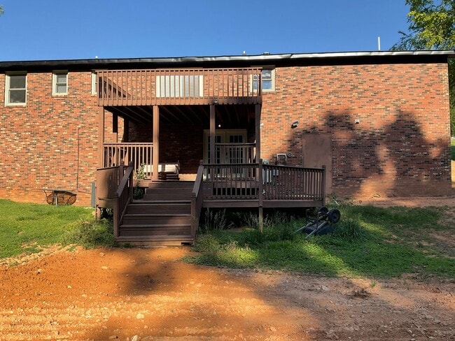Building Photo - HomeFor Rent with 3 Bedrooms, 2 Baths, 2 Car Garage in Lincolnton NC
