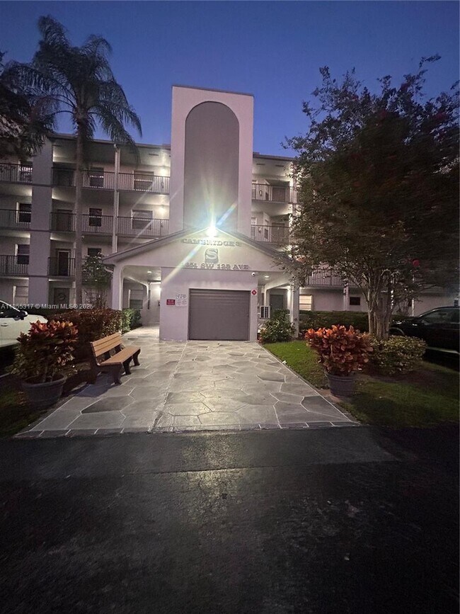 Building Photo - 1351 SW 125th Ave