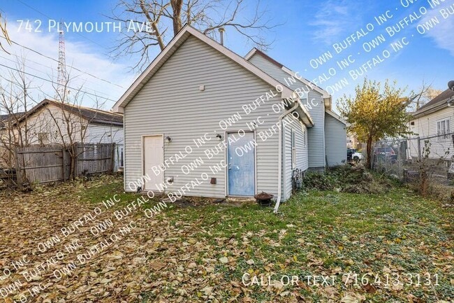 Building Photo - 742 Plymouth Ave