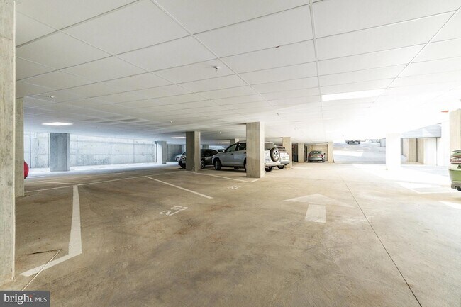 Building Photo - 6910 Ridge Ave