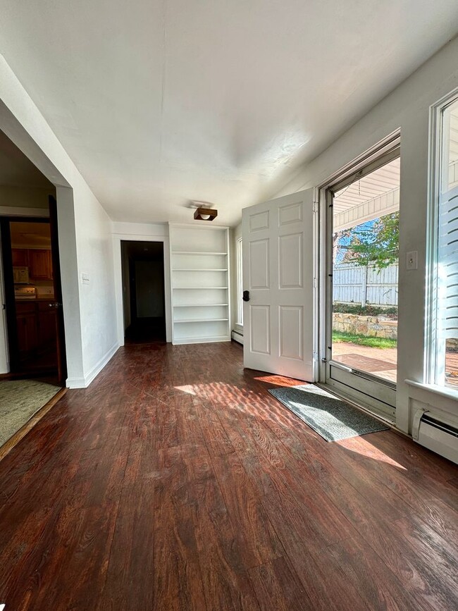 Building Photo - Historic Downtown Blacksburg Home