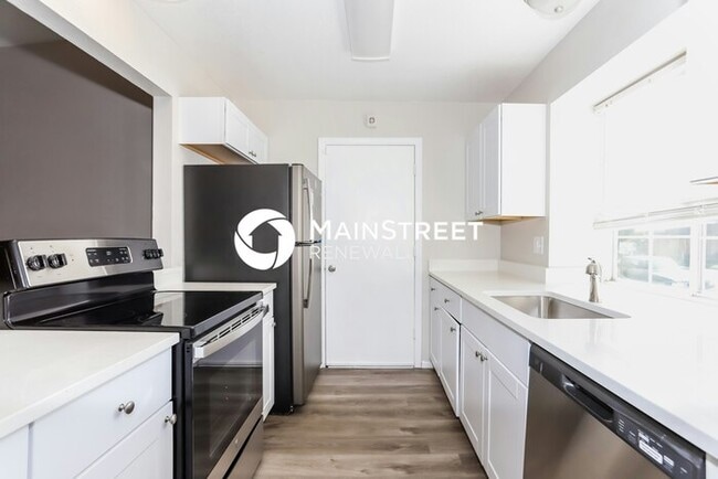 Building Photo - 3 Bedroom Pet-Friendly Home in Centennial, CO with Main Street Renewal