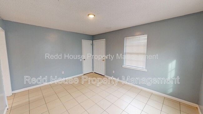 Building Photo - 105 Nann St