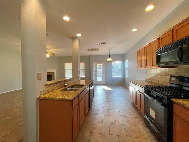 Building Photo - 9432 Castle Pines Dr
