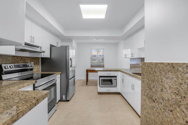 Building Photo - 3827 NE 166th St