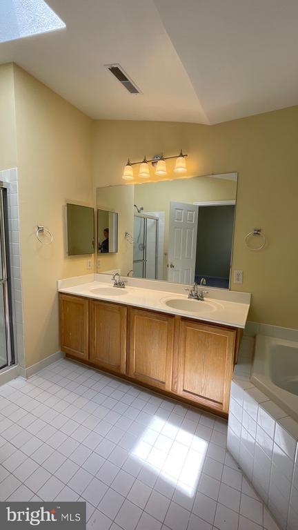 Building Photo - 6125 White Marble Ct