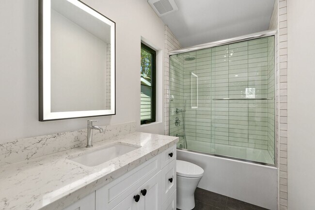 Building Photo - 28832 Shady Pl