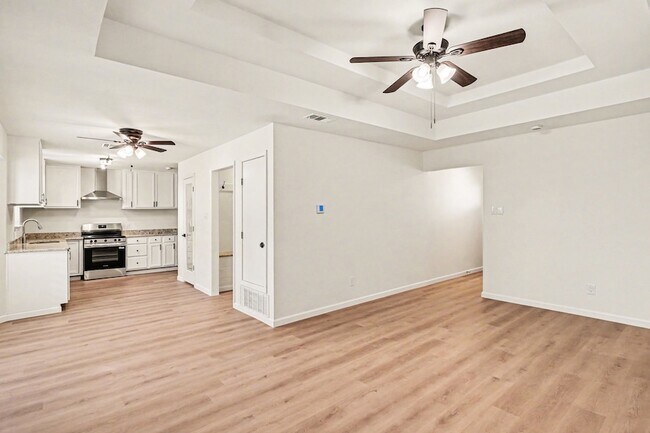 Building Photo - 772 Hampshire Dr