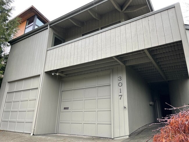 Building Photo - Magnolia Sound view home located near coveted Carleton park neighborhood