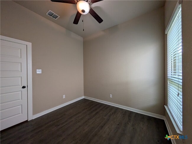 Building Photo - 2213 Avery Village