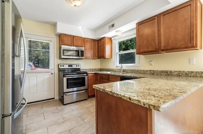 Building Photo - 11610 Charnwood Ct