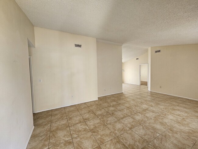 Building Photo - 311 Oak Ln Dr