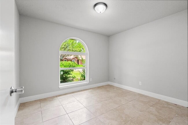 Building Photo - 16323 Maplemont Dr