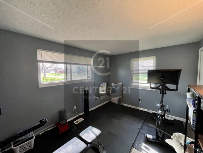 Building Photo - 5051 Bluffview Dr