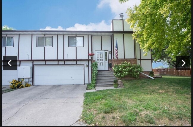 Building Photo - 2305 4th Ave S