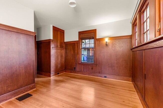 Building Photo - 5343 SE 44th Ave