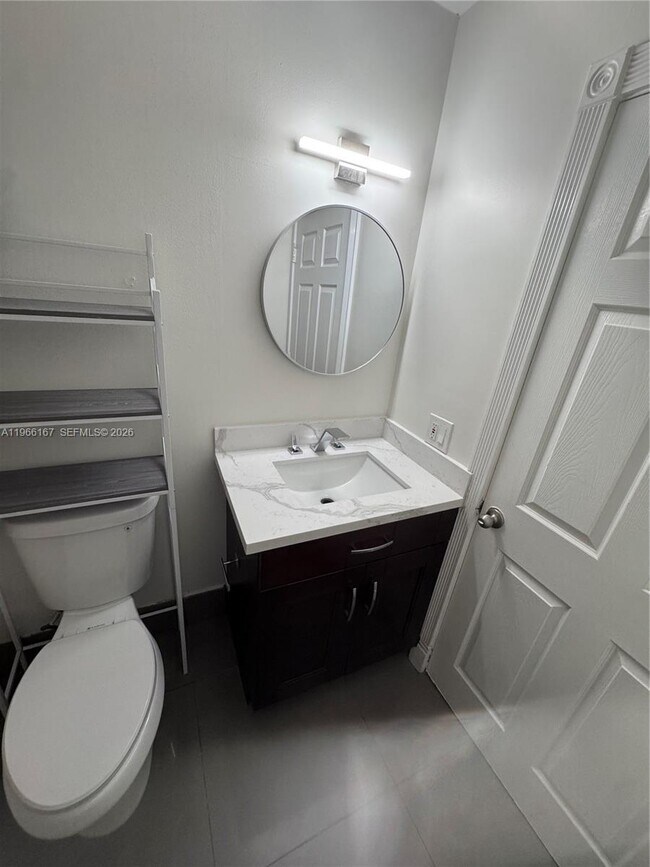 Building Photo - 504 Woodgate Cir