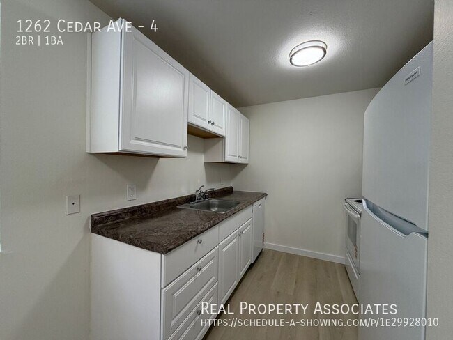 Building Photo - 1262 Cedar Ave