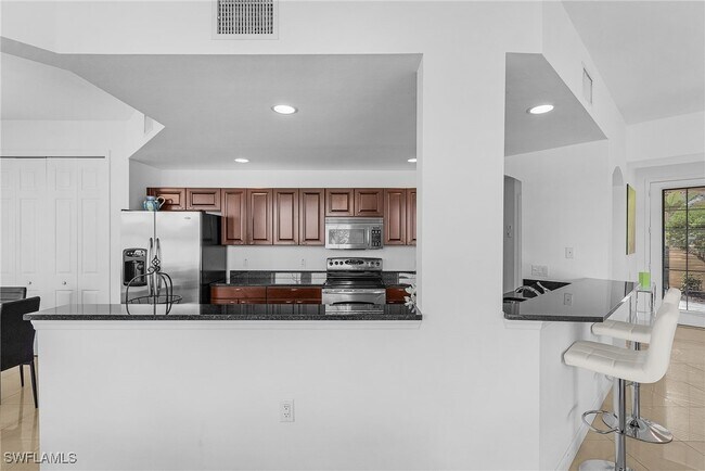 Building Photo - 20240 Burnside Pl