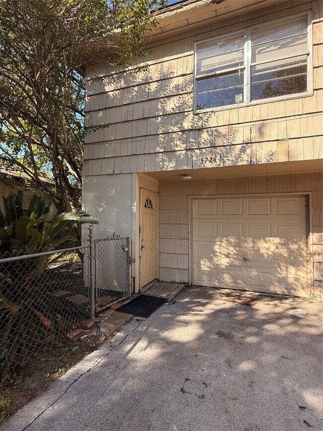 Building Photo - 5724 1/2 Parwill St