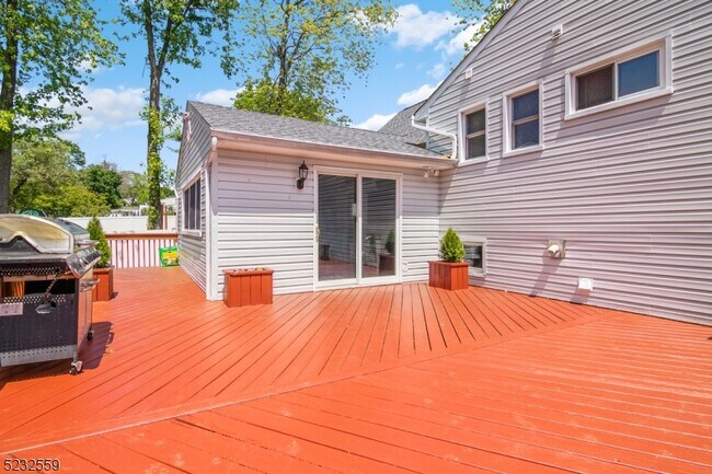 Building Photo - 237 Perry St