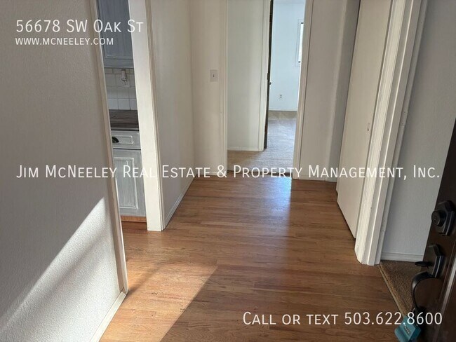 Building Photo - 56678 SW Oak St