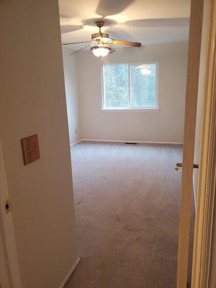 Building Photo - 2 Ginger Dr