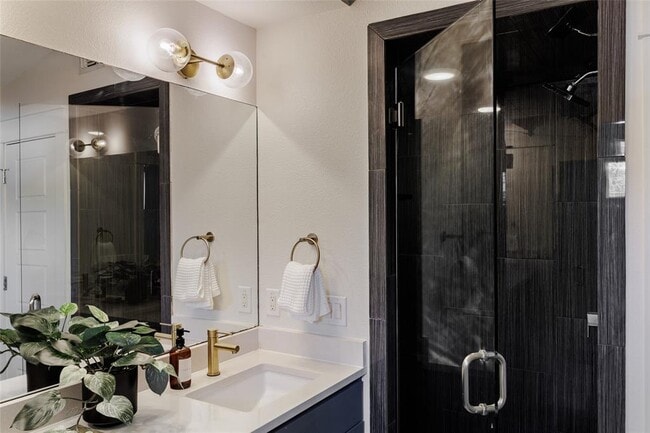 Building Photo - 1205 McKinley Ave